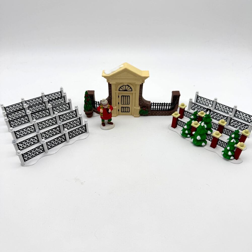Department 56 Disney Parks Gate Figurine 10 Fences Christmas Village